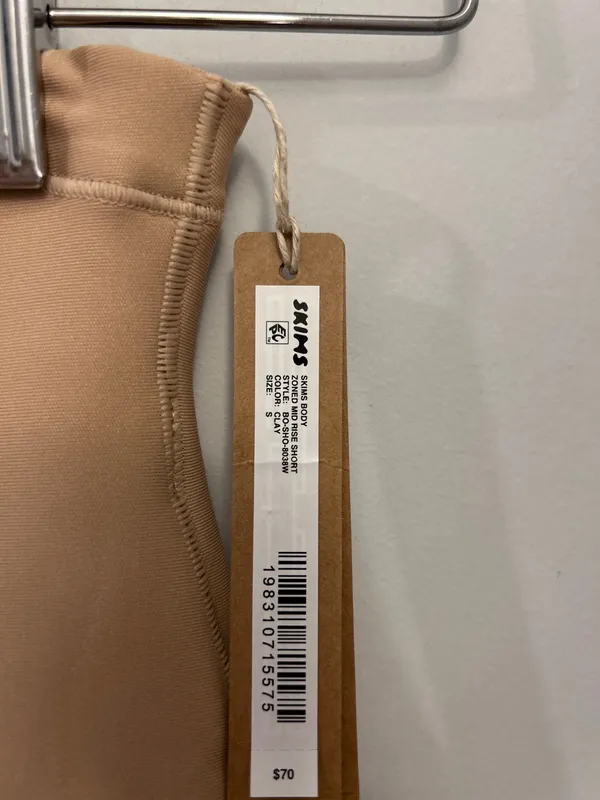 Skims Body zoned mid thigh short clay small New with Tags - Image 5
