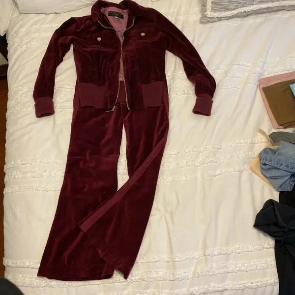 Vintage Juicy Couture Velour Tracksuit 2-piece set - Image 5