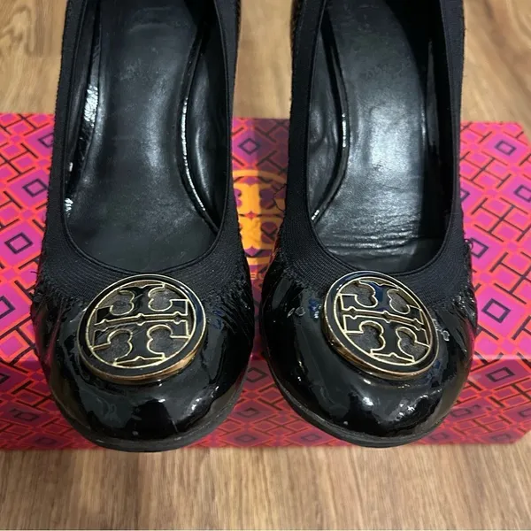 TORY BURCH black gold wedge heels pumps shoes women’s 7 - Image 6