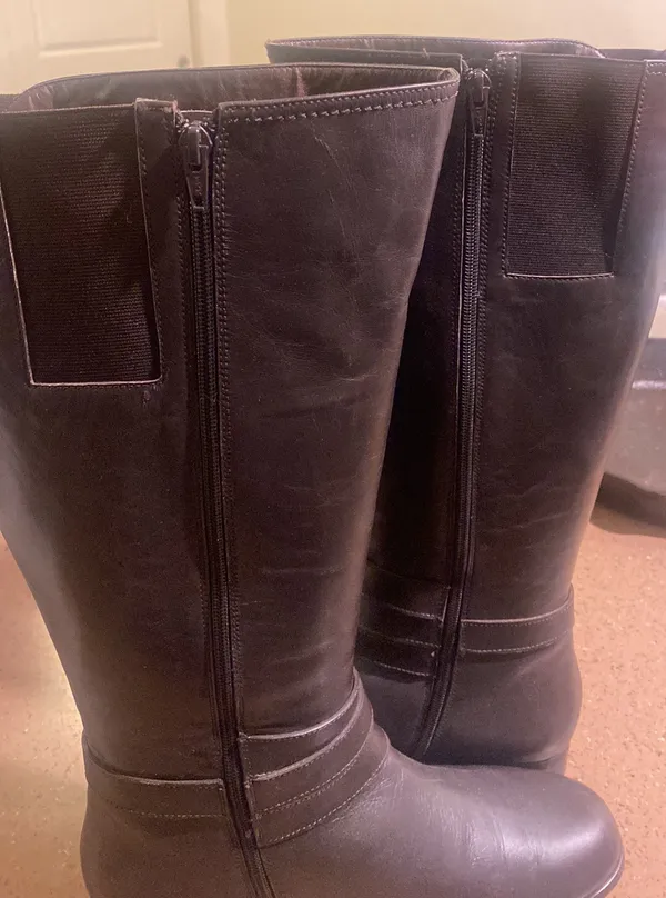 Rose petals dark brown riding boots size 11 - Image 5