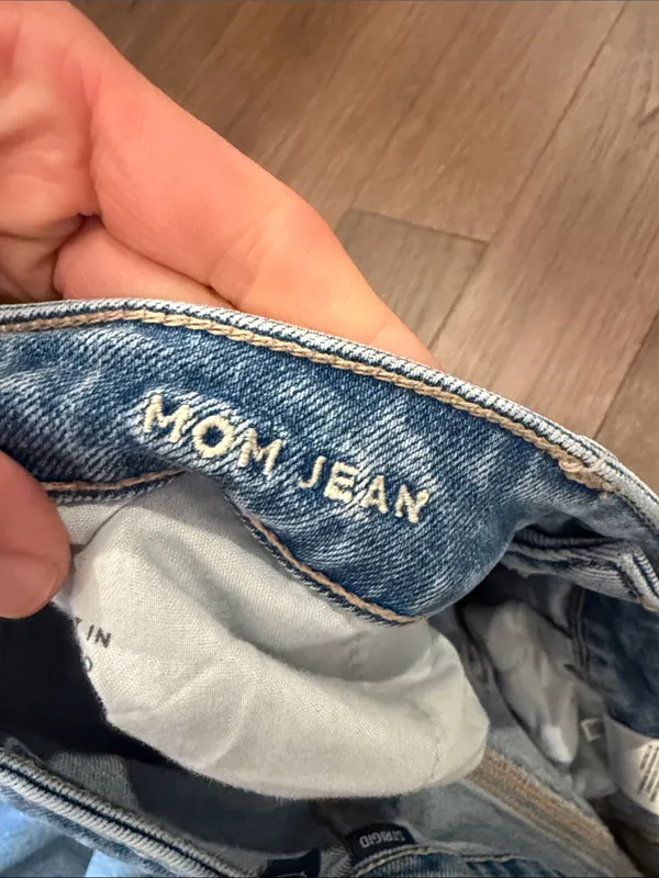 American Eagle Strigid Mom Jean Distressed Denim Size 10 Long - C66-019 - Image 10