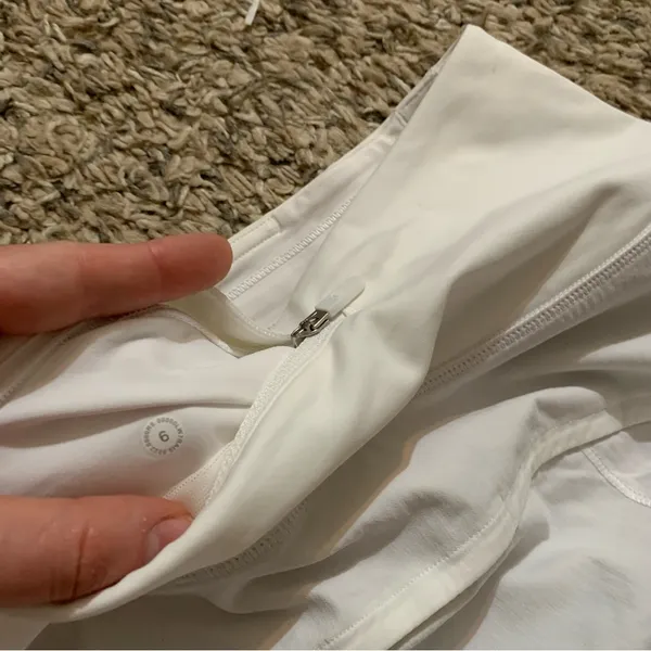 white speed up high rise 2.5” shorts size 6 - Image 4