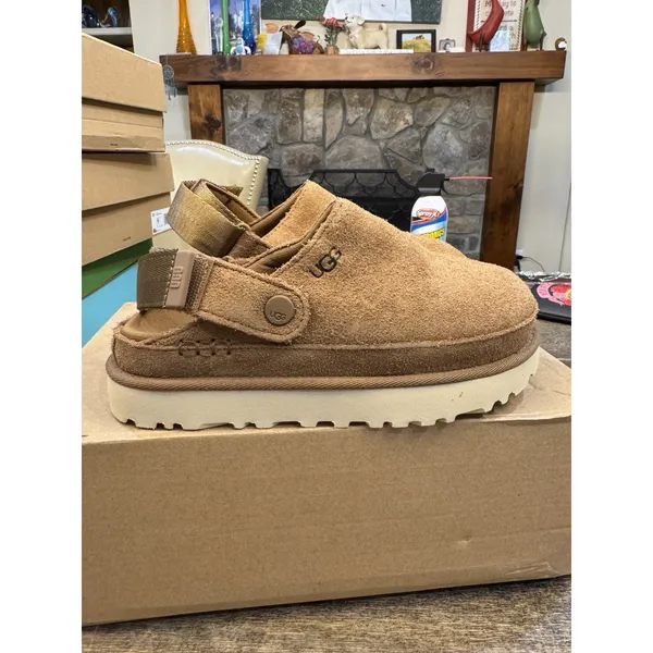 UGG Goldenstar Clogs featuring a chestnut suede Size 5.5 - Image 3