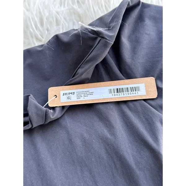 Skims Fits Everybody Long Sleeve T-Shirt Onyx Size Large - Image 7