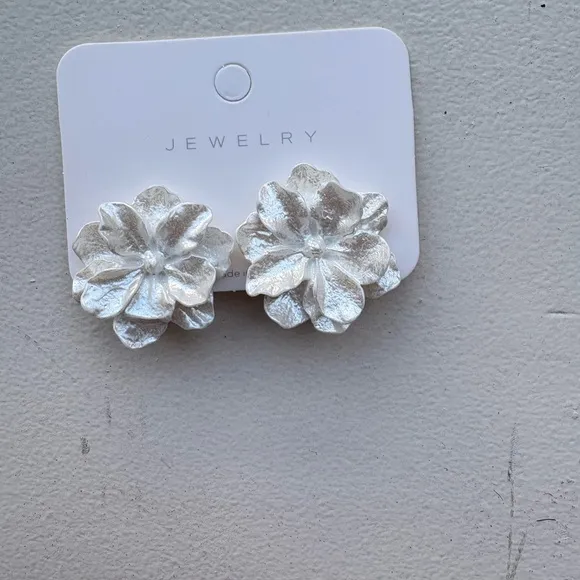 Iridescent White Flower – Lightweight Statement Floral clip-on‎ earring new - Image 5