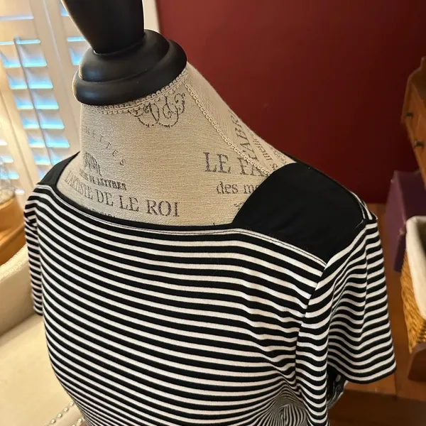 Lauren Ralph Lauren Black and White Boxy Polo Tee - Image 2