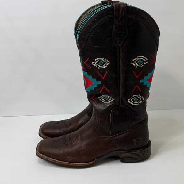 Noble Outfitters Stylish Brown Leather Ankle Boots with Embroidered Accents - Image 3