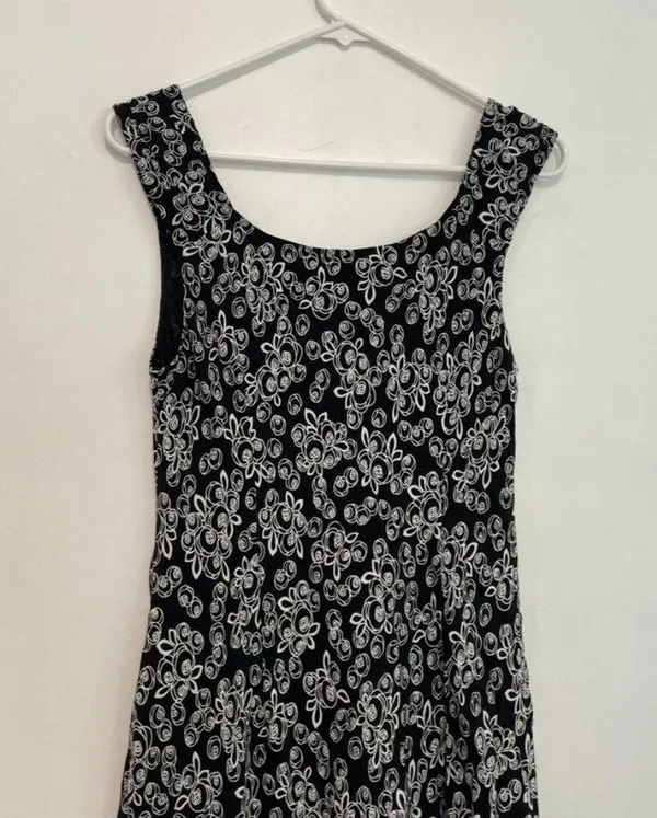 ANN TAYLOR LOFT Black White Rose Floral Print V-Neck Sleeveless Midi Shift Dress - Image 9