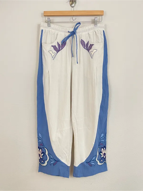 Umgee Floral Embroidered Barrel Pull On Pant Size Medium Boho-Coastal - Image 3
