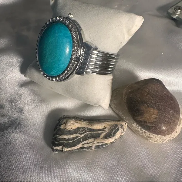 Genoa Woman's Bracelet Watch Turquoise Oval Cabochon Cover Lid - Image 4