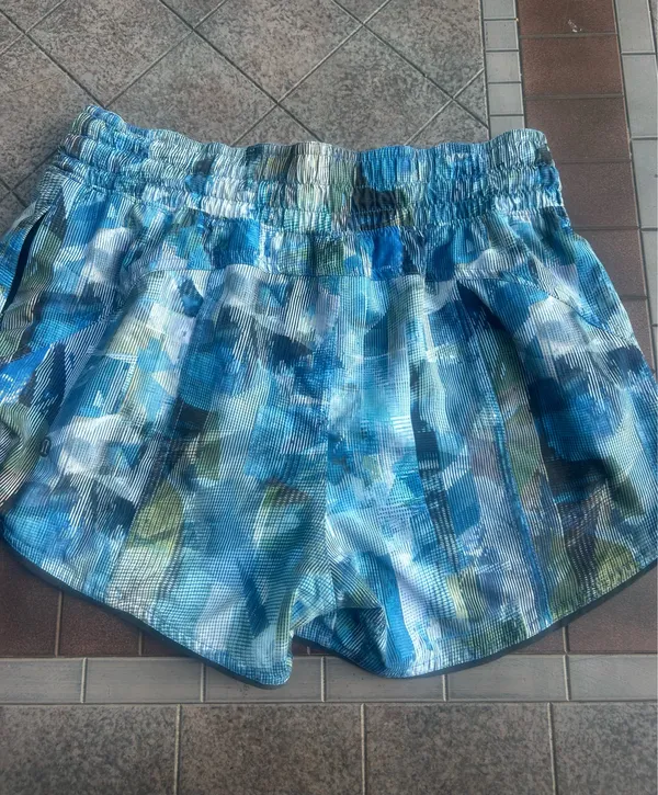 Lululemon Shorts 4” - Image 5