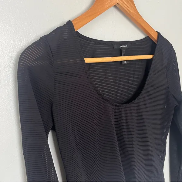 Black Long Sleeve Crop Top - Image 2