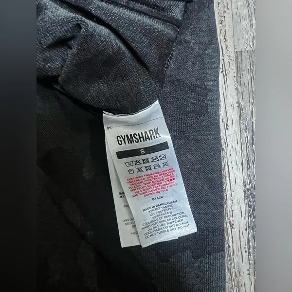 Gymshark camo leggings in size small - Image 2