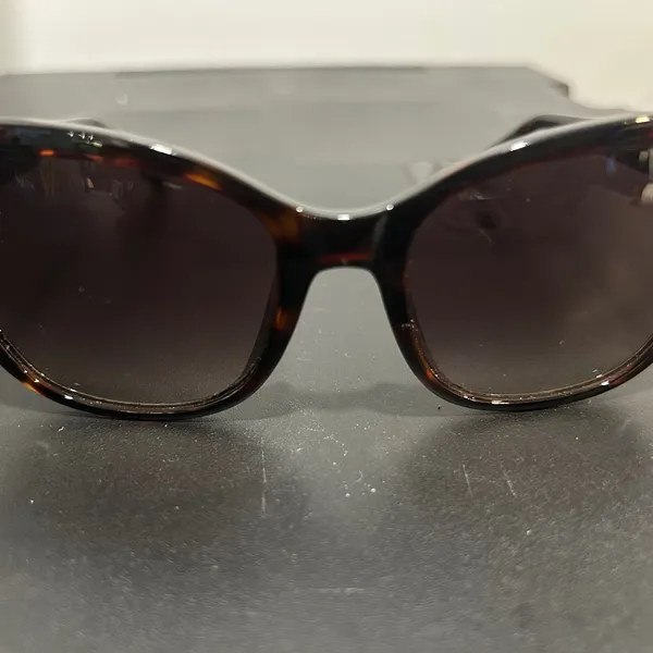 Guess Brown Sunglasses with Tortoiseshell Frames - Image 2