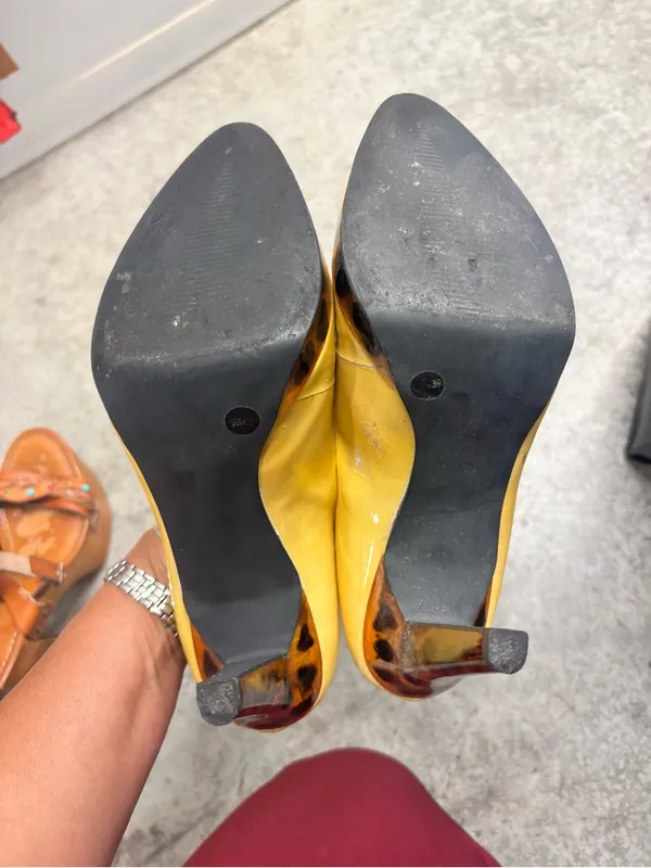 Jessica Simpson yellow patent leather heel 9 - Image 4