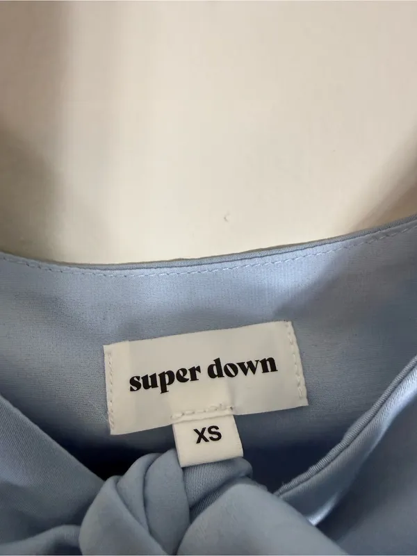 Superdown Twist Front Long Sleeve Light Blue Top XS - Image 4
