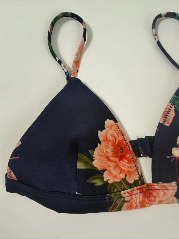 Triangl navy floral Delilah neoprene bikini top size small‎ - Image 3