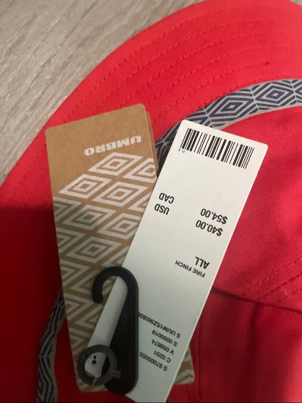 Umbro Red Bucket Hat with Navy '10' Detailing - Image 3