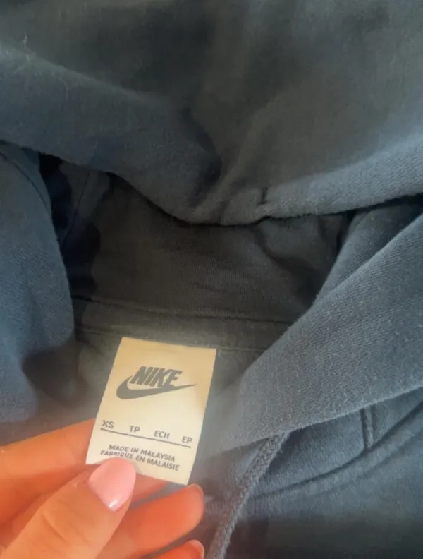 Nike hoodie - Image 2