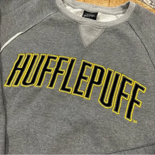 Harry Potter Wizarding World Universal Studios Hufflepuff Sweatshirt Size Small - Image 6
