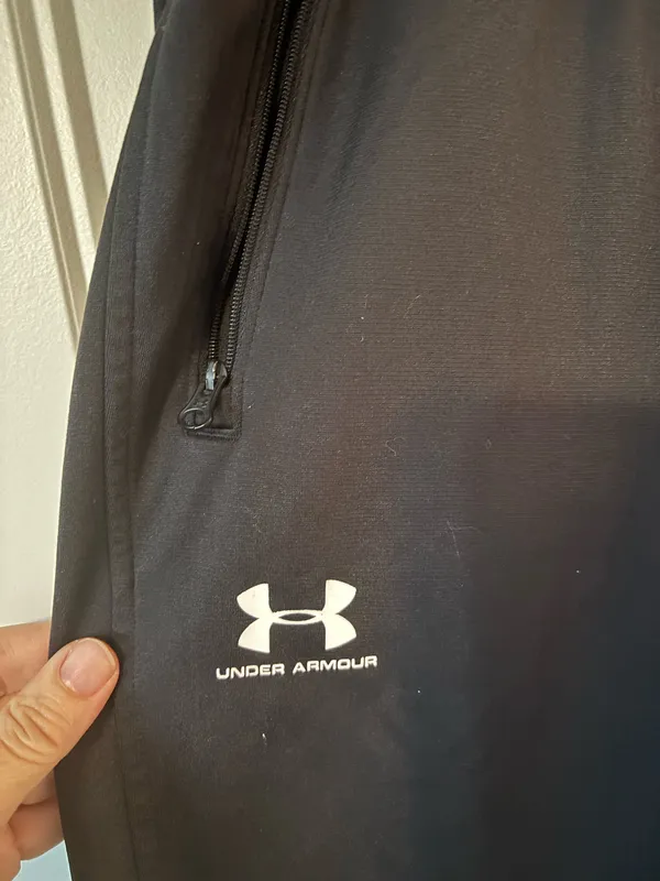 Under Armoursize small joggers with zip pockets  - Image 5
