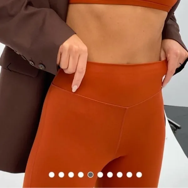 We Wore What V-SHAPE LEGGINGS color- Rust - Image 6