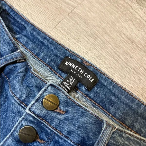 •KENNETH COLE• STRAIGHT LEG JEANS - Image 4