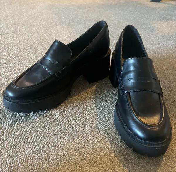 Universal Threads Loafer Heels - Image 3