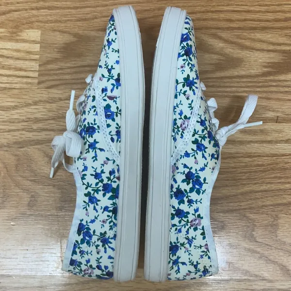 🦋4/$25 Floral Shoes Size 8 Medium - Image 6