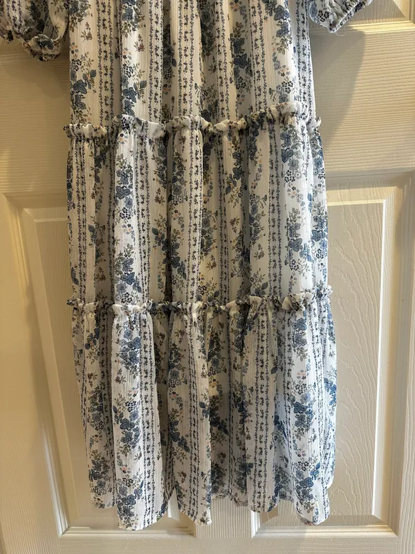 Moon River Women’s White And Blue Tiered Flowy Midi Dress Size Small - Image 5