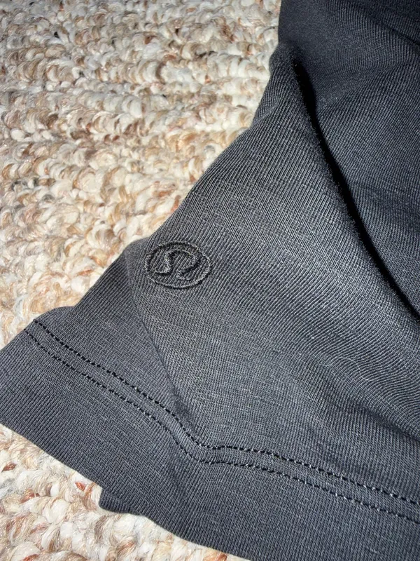 Lululemon Black Cropped Shirt - Image 4
