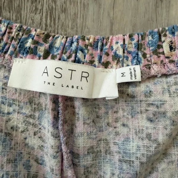 Revolve ASTR the Label Flutter Sleeve Pink and Blue Floral Wrap Blouse women’s medium - Image 8