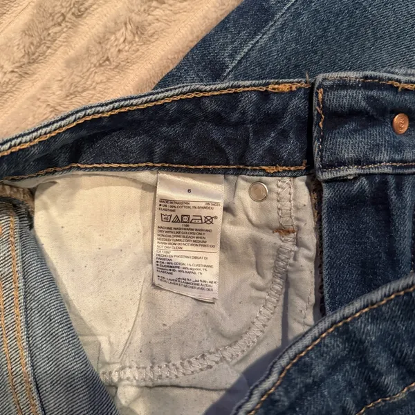 Old Navy OG Straight High Rise Distressed Jeans‎ Blue Size 6 - Image 4