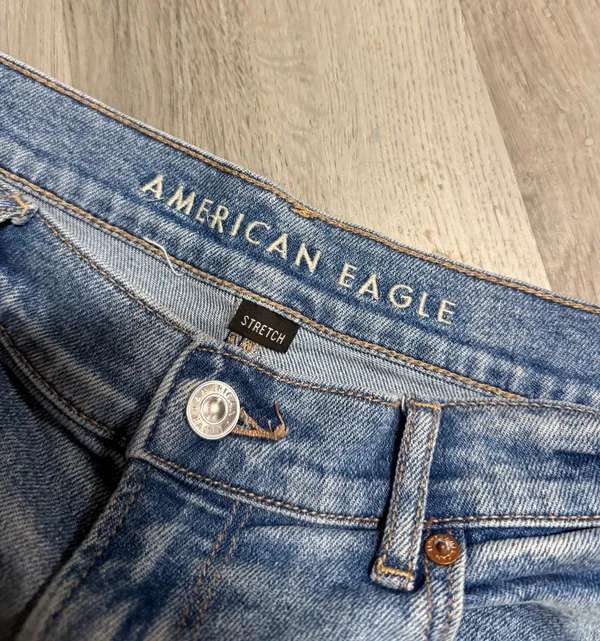 American Eagle Highest Rise 90s Boyfriend Shorts - Image 3