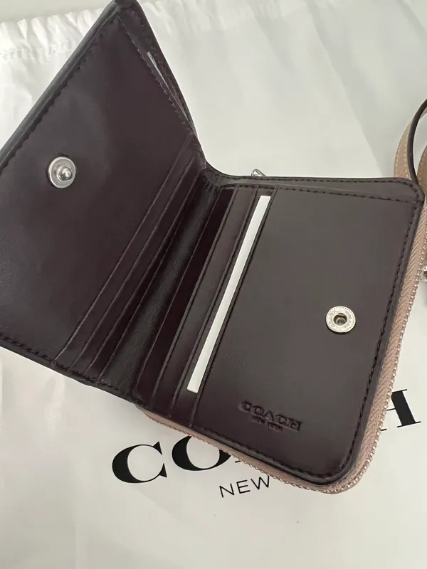 Bucket Bag And Matching Wallet - Image 9
