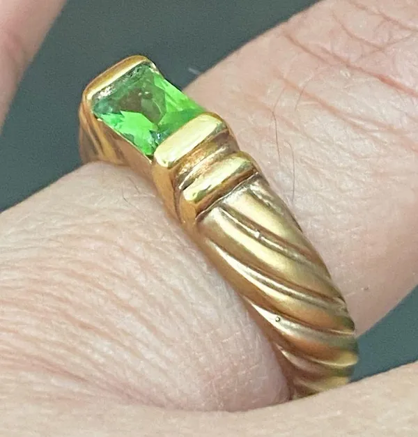 Vintage Emerald Green Birthstone Cubic Zirconia CZ Rope Gold-plated Ring Size 8 - Image 6