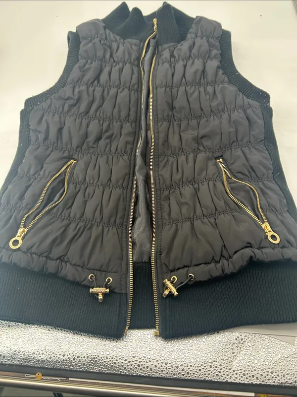 Calvin Klein Women’s Black Quilted Puffer Vest with Gold Accents bust bust 32 length 23 - Image 8