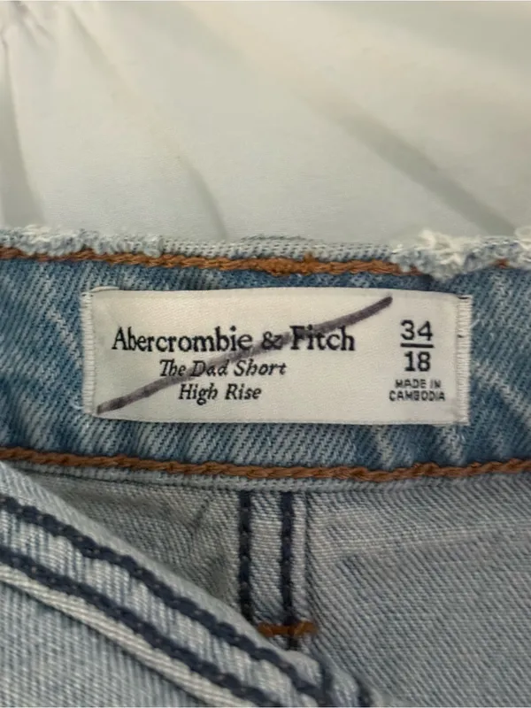 Abercrombie & Fitch Crossover Waist The Dad High Rise Short in Light Wash - Image 4