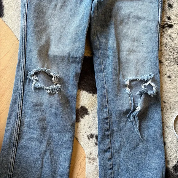 GOOD AMERICAN Good Curve Distressed Jeans‎ Size 10/30 STYLE: GCS127T - Image 2