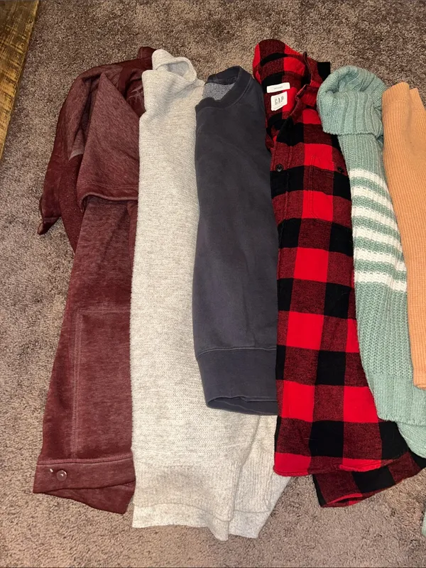 Size large fall/winter sweatshirt, sweater, and flannel bundle - Image 2