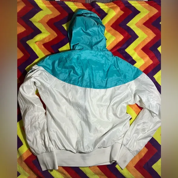 Nike sports windrunner jacket - Image 3