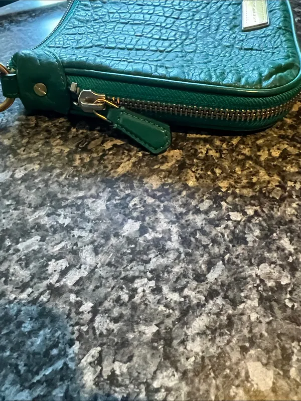 Marc Jacobs Emerald Green Textured Leather Crossbody Bag - Image 6