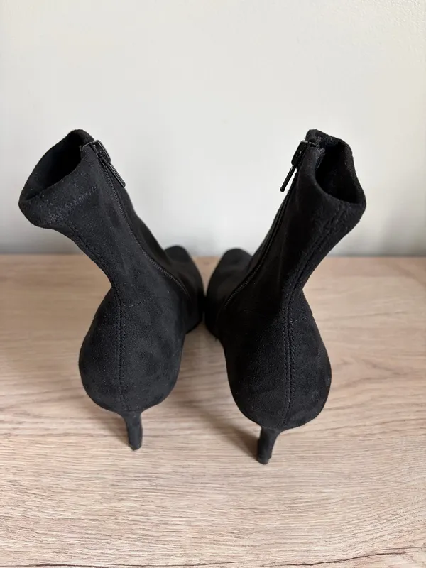 Steve Madden Black Suede Boots Ankle - Image 4