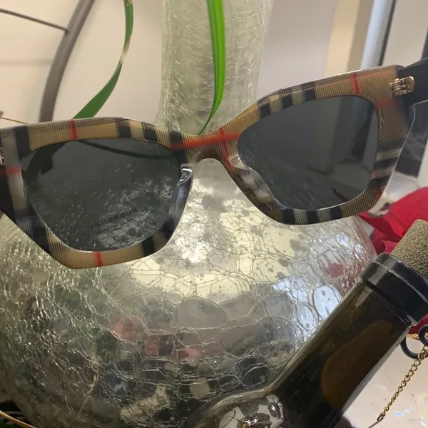Authentic BURBERRY 52 Butterfly acetate plaid logo Sunglasses - Image 3