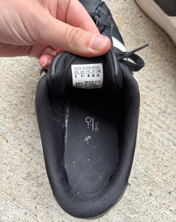 Adidas Black and White Sneakers Size 8 - Image 4