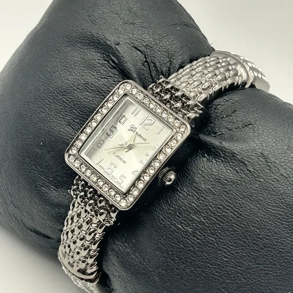 Geneva Platinum Women’s Fashion Watch Working New Battery - Image 3