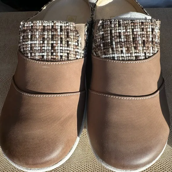 Elegant Brown Women's Mules with Patterned Trim - Image 7
