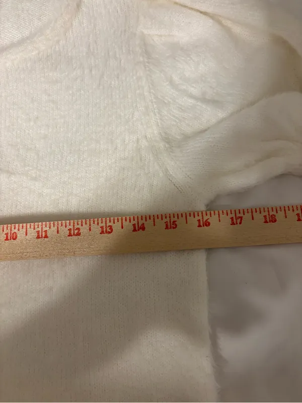 Old Navy Ivory Fuzzy Puff Sleeve Sweater Top Medium - Image 4