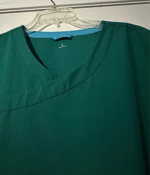 Carhartt Medical Top with Blue Trim and bottom is a size Large. - Image 5
