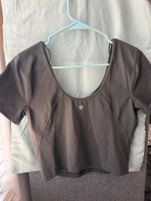 Lululemon Gray Short Sleeve Cropped Athletic Top - Image 5